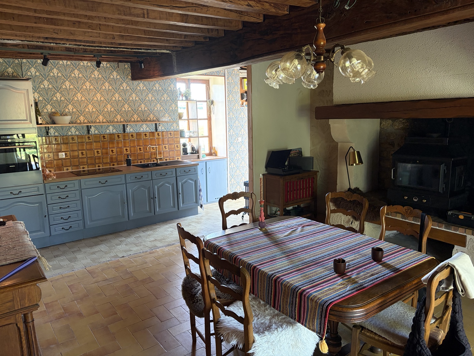 Sfeervolle woonkamer van L'Huilerie